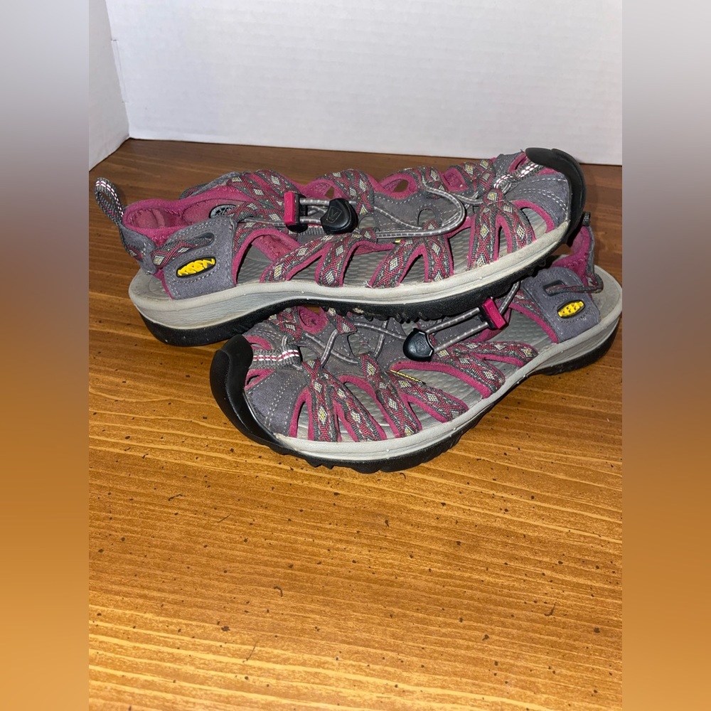 KEEN Whisper Women’s Waterproof Hiking Sandals 1014204 Magenta Sangria Size 7